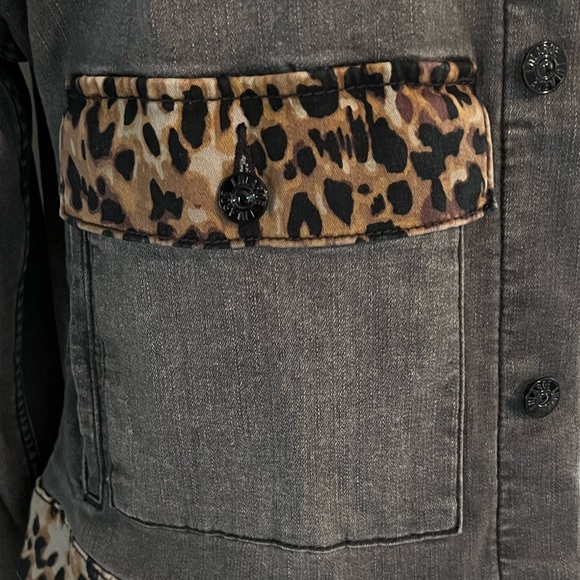 🦄 LuLaRoe “Kenny” denim leopard jacket - Picture 2 of 4